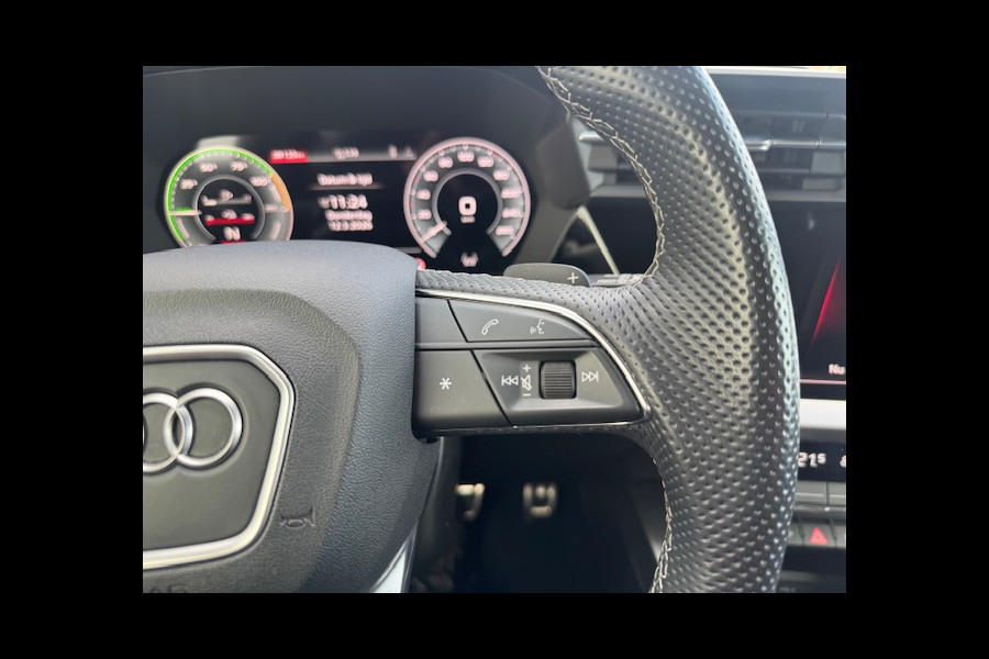 Audi A3 Sportback 40 TFSI e Edition S-line,Leder/Alcantara,Virtueel/Camera,Carplay,Navigatie,Cruisecontrol