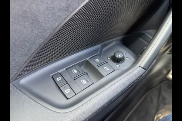 Audi A3 Sportback 40 TFSI e Edition S-line,Leder/Alcantara,Virtueel/Camera,Carplay,Navigatie,Cruisecontrol