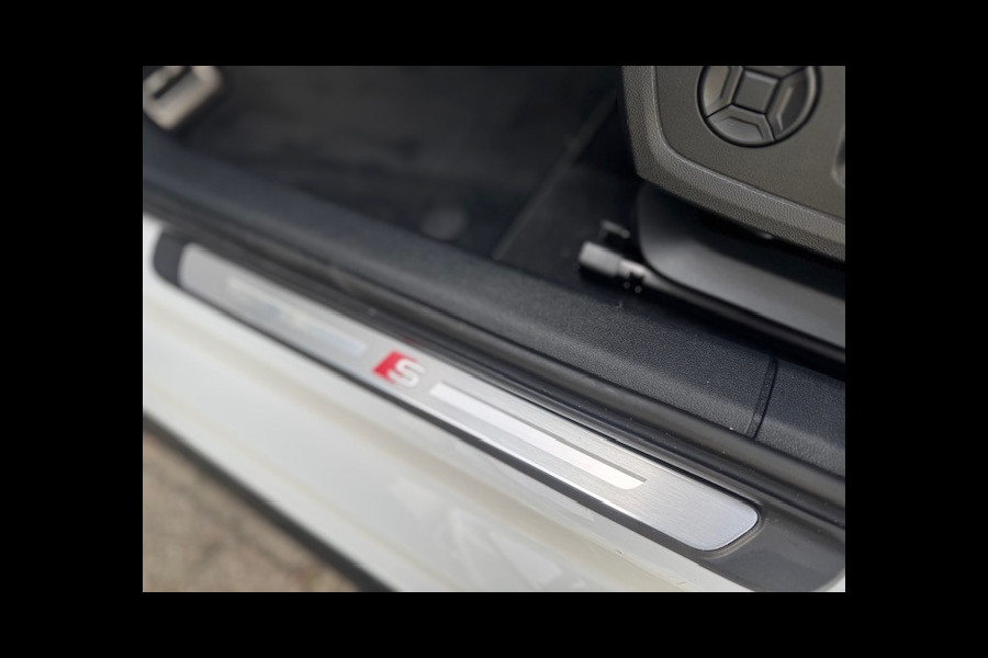 Audi A3 Sportback 40 TFSI e Edition S-line,Leder/Alcantara,Virtueel/Camera,Carplay,Navigatie,Cruisecontrol