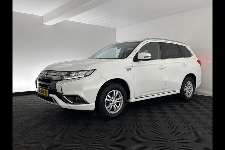 Mitsubishi Outlander 2.4 PHEV Pure (INCL-BTW) *AUT | FULL-LED | KEYLESS | CAMERA | HEATED-COMFORTSEATS | ECC | SHIFTPADDLES | PDC | CRUISE | PRIVACY-GLASS | DAB | TOWBAR | 16''ALU*