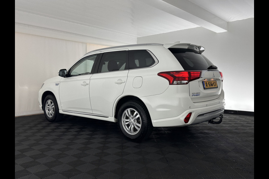 Mitsubishi Outlander 2.4 PHEV Pure (INCL-BTW) *AUT | FULL-LED | KEYLESS | CAMERA | HEATED-COMFORTSEATS | ECC | SHIFTPADDLES | PDC | CRUISE | PRIVACY-GLASS | DAB | TOWBAR | 16''ALU*