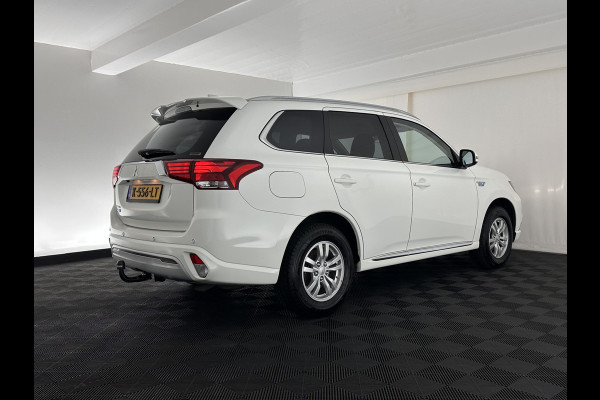 Mitsubishi Outlander 2.4 PHEV Pure (INCL-BTW) *AUT | FULL-LED | KEYLESS | CAMERA | HEATED-COMFORTSEATS | ECC | SHIFTPADDLES | PDC | CRUISE | PRIVACY-GLASS | DAB | TOWBAR | 16''ALU*