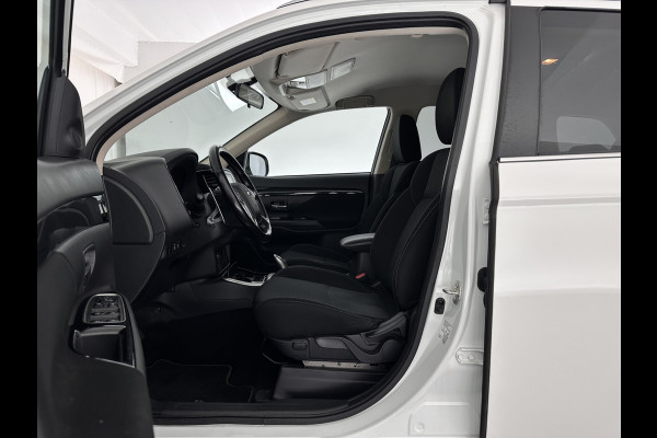 Mitsubishi Outlander 2.4 PHEV Pure (INCL-BTW) *AUT | FULL-LED | KEYLESS | CAMERA | HEATED-COMFORTSEATS | ECC | SHIFTPADDLES | PDC | CRUISE | PRIVACY-GLASS | DAB | TOWBAR | 16''ALU*