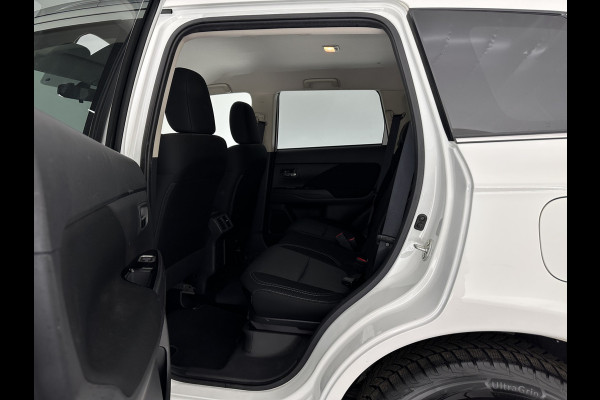 Mitsubishi Outlander 2.4 PHEV Pure (INCL-BTW) *AUT | FULL-LED | KEYLESS | CAMERA | HEATED-COMFORTSEATS | ECC | SHIFTPADDLES | PDC | CRUISE | PRIVACY-GLASS | DAB | TOWBAR | 16''ALU*