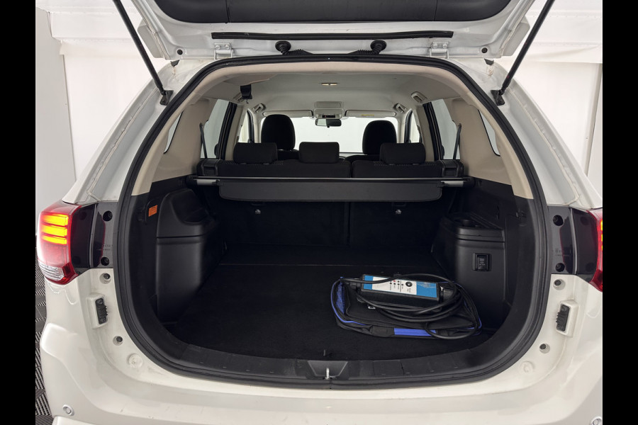 Mitsubishi Outlander 2.4 PHEV Pure (INCL-BTW) *AUT | FULL-LED | KEYLESS | CAMERA | HEATED-COMFORTSEATS | ECC | SHIFTPADDLES | PDC | CRUISE | PRIVACY-GLASS | DAB | TOWBAR | 16''ALU*