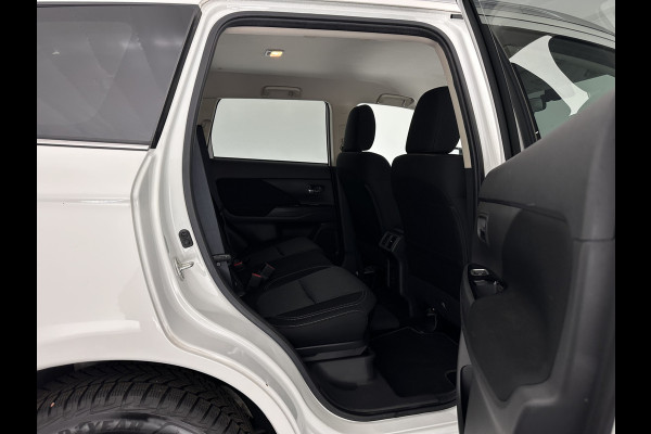 Mitsubishi Outlander 2.4 PHEV Pure (INCL-BTW) *AUT | FULL-LED | KEYLESS | CAMERA | HEATED-COMFORTSEATS | ECC | SHIFTPADDLES | PDC | CRUISE | PRIVACY-GLASS | DAB | TOWBAR | 16''ALU*