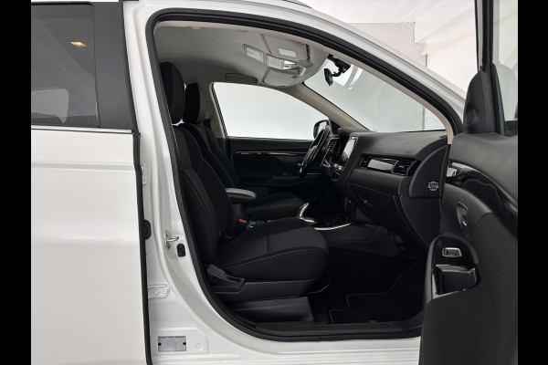 Mitsubishi Outlander 2.4 PHEV Pure (INCL-BTW) *AUT | FULL-LED | KEYLESS | CAMERA | HEATED-COMFORTSEATS | ECC | SHIFTPADDLES | PDC | CRUISE | PRIVACY-GLASS | DAB | TOWBAR | 16''ALU*