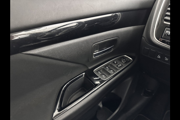 Mitsubishi Outlander 2.4 PHEV Pure (INCL-BTW) *AUT | FULL-LED | KEYLESS | CAMERA | HEATED-COMFORTSEATS | ECC | SHIFTPADDLES | PDC | CRUISE | PRIVACY-GLASS | DAB | TOWBAR | 16''ALU*