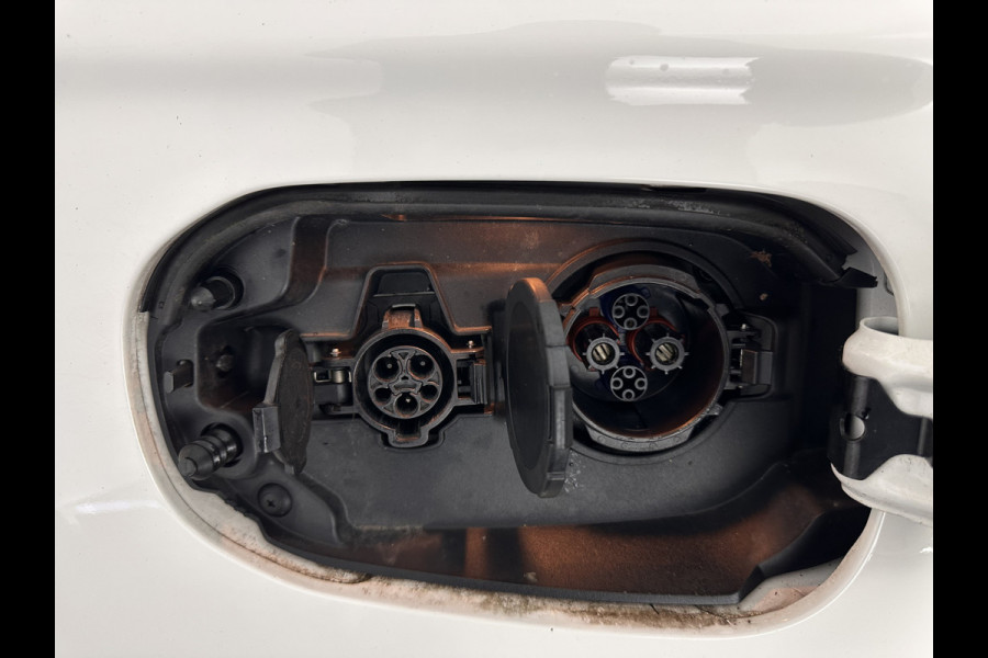 Mitsubishi Outlander 2.4 PHEV Pure (INCL-BTW) *AUT | FULL-LED | KEYLESS | CAMERA | HEATED-COMFORTSEATS | ECC | SHIFTPADDLES | PDC | CRUISE | PRIVACY-GLASS | DAB | TOWBAR | 16''ALU*