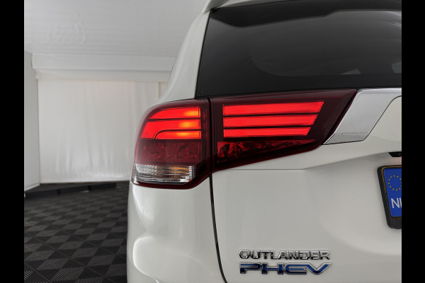 Mitsubishi Outlander 2.4 PHEV Pure (INCL-BTW) *AUT | FULL-LED | KEYLESS | CAMERA | HEATED-COMFORTSEATS | ECC | SHIFTPADDLES | PDC | CRUISE | PRIVACY-GLASS | DAB | TOWBAR | 16''ALU*