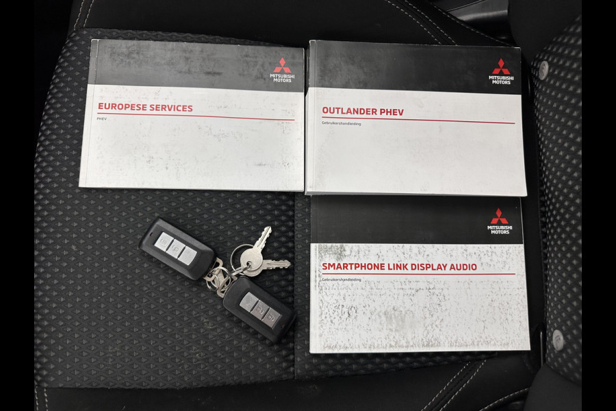 Mitsubishi Outlander 2.4 PHEV Pure (INCL-BTW) *AUT | FULL-LED | KEYLESS | CAMERA | HEATED-COMFORTSEATS | ECC | SHIFTPADDLES | PDC | CRUISE | PRIVACY-GLASS | DAB | TOWBAR | 16''ALU*