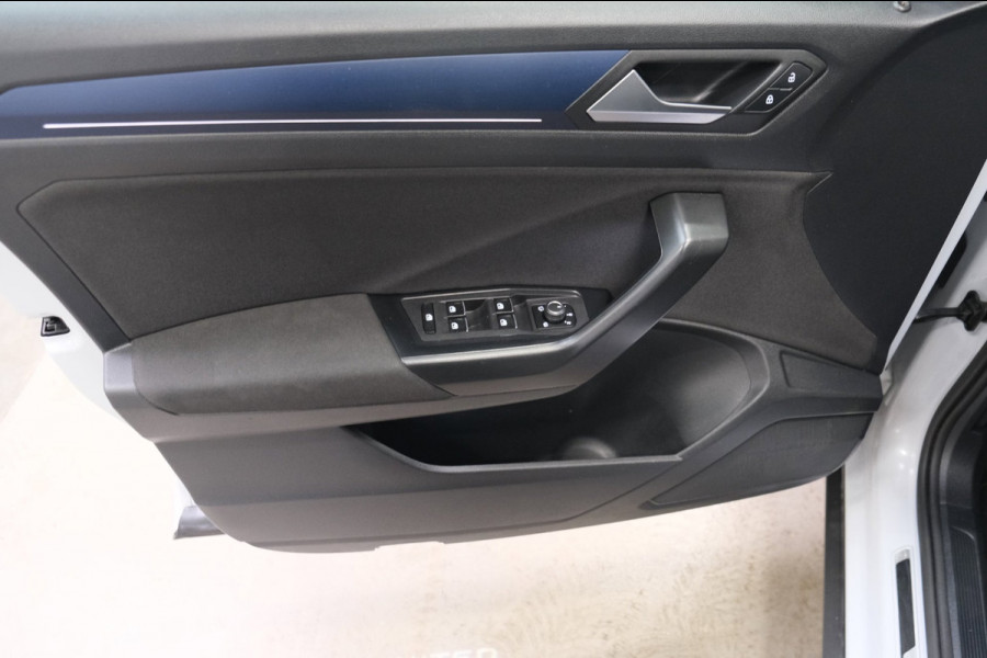 Volkswagen T-Roc 1.5 TSI Sport Business R-Line Automaat - Airco, Cruise, Panodak, Carplay, Virtual Display, PDC, Navi.