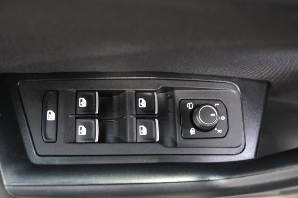 Volkswagen T-Roc 1.5 TSI Sport Business R-Line Automaat - Airco, Cruise, Panodak, Carplay, Virtual Display, PDC, Navi.