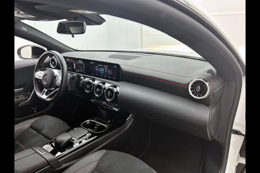 Mercedes-Benz CLA-Klasse Shooting Brake 250 e AMG Line WIDE-SCREEN | CAMERA | STOELVERWARMING