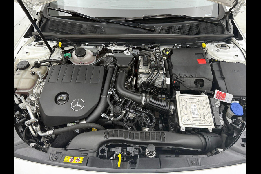 Mercedes-Benz CLA-Klasse Shooting Brake 250 e AMG Line WIDE-SCREEN | CAMERA | STOELVERWARMING