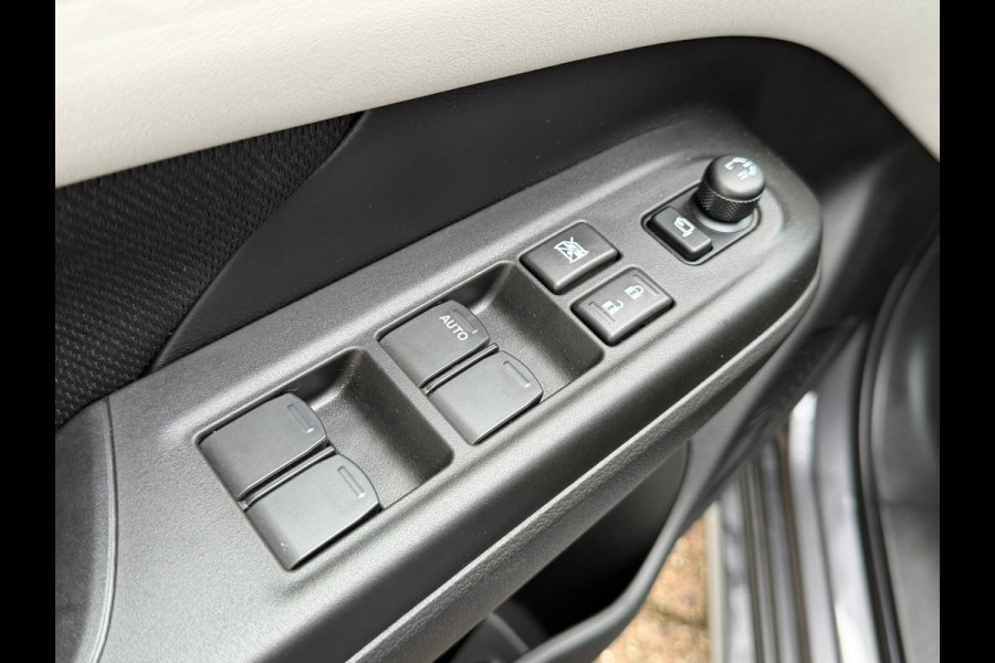 Suzuki Swift 1.2 Select Hybrid Adaptive Cruise Climate control LED Navi Apple / Android Camera Led