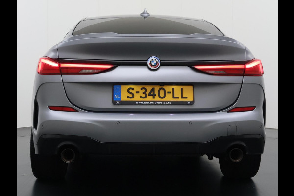BMW 2 Serie Gran Coupé 220i VAN € 38.900,- VOOR € 35.877,- UW LENTEVOORDEEL € 3.023,-! | M-SPORT| BOMVOL! | HARMAN KARDON| PANO| FROZEN GREY| STOEL+ STUURVERWARMING| DEALER OH. | ORIGINEEL NEDERLANDS| KUIPSTOELEN| LEER | 19 INCH!