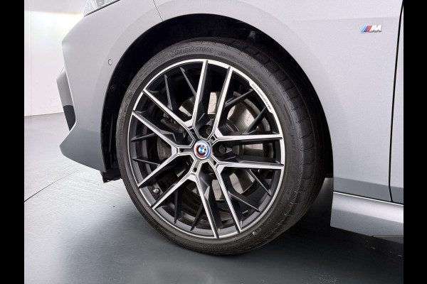 BMW 2 Serie Gran Coupé 220i VAN € 38.900,- VOOR € 35.877,- UW LENTEVOORDEEL € 3.023,-! | M-SPORT| BOMVOL! | HARMAN KARDON| PANO| FROZEN GREY| STOEL+ STUURVERWARMING| DEALER OH. | ORIGINEEL NEDERLANDS| KUIPSTOELEN| LEER | 19 INCH!