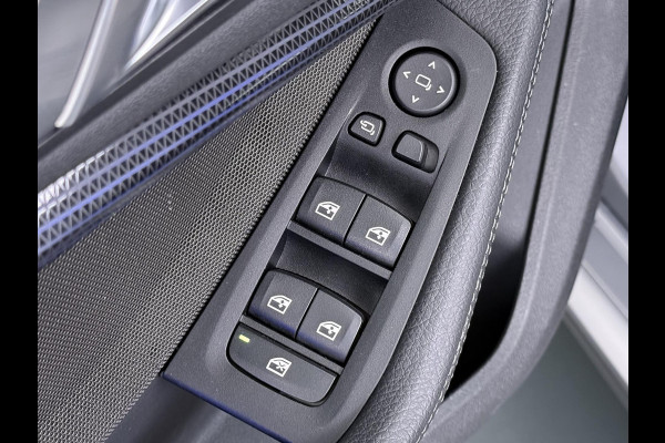 BMW 2 Serie Gran Coupé 220i VAN € 38.900,- VOOR € 35.877,- UW LENTEVOORDEEL € 3.023,-! | M-SPORT| BOMVOL! | HARMAN KARDON| PANO| FROZEN GREY| STOEL+ STUURVERWARMING| DEALER OH. | ORIGINEEL NEDERLANDS| KUIPSTOELEN| LEER | 19 INCH!