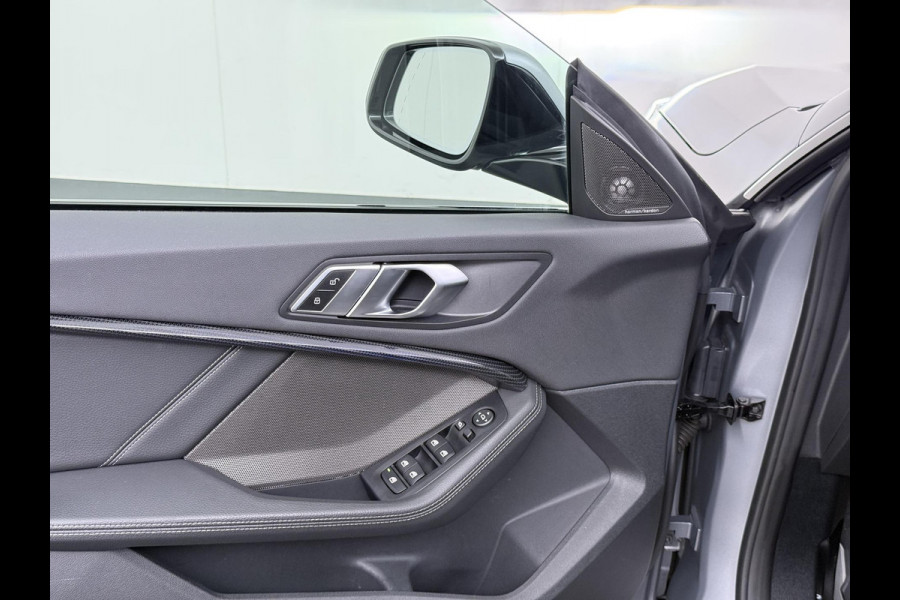 BMW 2 Serie Gran Coupé 220i VAN € 38.900,- VOOR € 35.877,- UW LENTEVOORDEEL € 3.023,-! | M-SPORT| BOMVOL! | HARMAN KARDON| PANO| FROZEN GREY| STOEL+ STUURVERWARMING| DEALER OH. | ORIGINEEL NEDERLANDS| KUIPSTOELEN| LEER | 19 INCH!