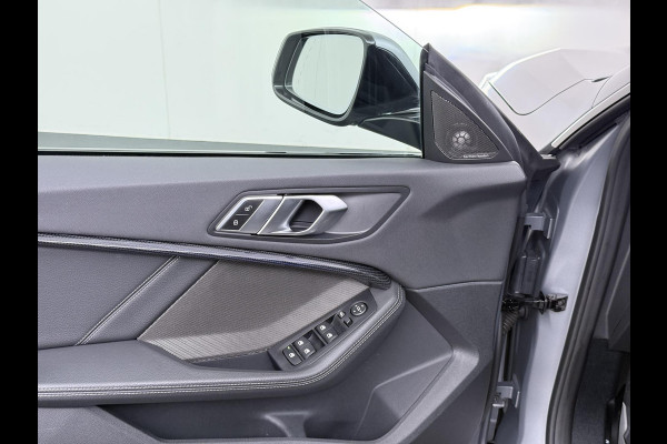 BMW 2 Serie Gran Coupé 220i VAN € 38.900,- VOOR € 35.877,- UW LENTEVOORDEEL € 3.023,-! | M-SPORT| BOMVOL! | HARMAN KARDON| PANO| FROZEN GREY| STOEL+ STUURVERWARMING| DEALER OH. | ORIGINEEL NEDERLANDS| KUIPSTOELEN| LEER | 19 INCH!