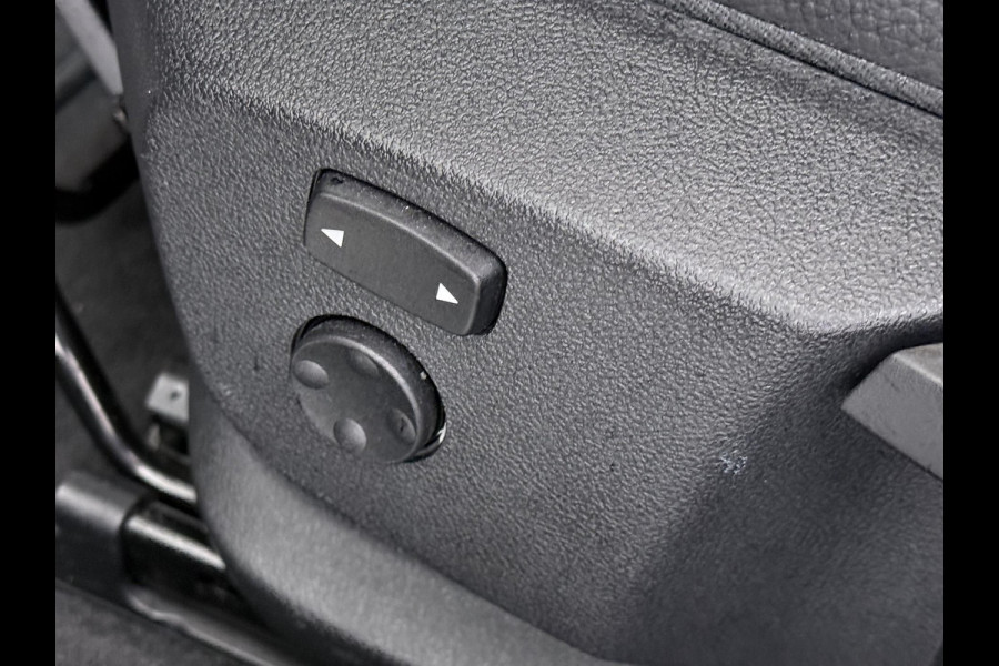 BMW 2 Serie Gran Coupé 220i VAN € 38.900,- VOOR € 35.877,- UW LENTEVOORDEEL € 3.023,-! | M-SPORT| BOMVOL! | HARMAN KARDON| PANO| FROZEN GREY| STOEL+ STUURVERWARMING| DEALER OH. | ORIGINEEL NEDERLANDS| KUIPSTOELEN| LEER | 19 INCH!