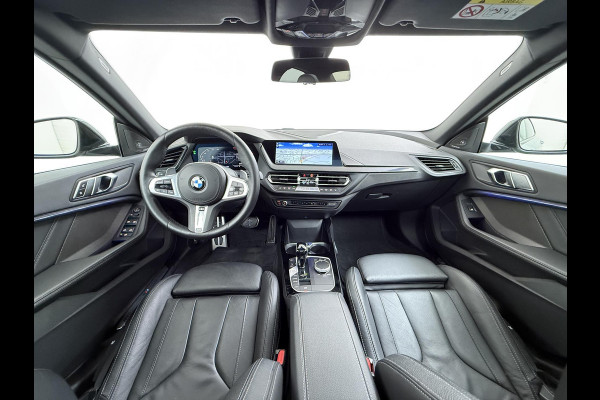 BMW 2 Serie Gran Coupé 220i VAN € 38.900,- VOOR € 35.877,- UW LENTEVOORDEEL € 3.023,-! | M-SPORT| BOMVOL! | HARMAN KARDON| PANO| FROZEN GREY| STOEL+ STUURVERWARMING| DEALER OH. | ORIGINEEL NEDERLANDS| KUIPSTOELEN| LEER | 19 INCH!
