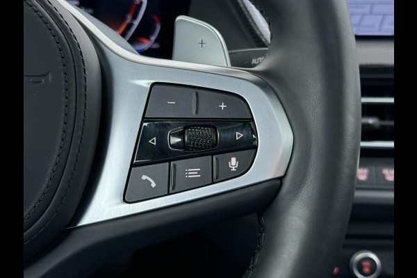 BMW 2 Serie Gran Coupé 220i VAN € 38.900,- VOOR € 35.877,- UW LENTEVOORDEEL € 3.023,-! | M-SPORT| BOMVOL! | HARMAN KARDON| PANO| FROZEN GREY| STOEL+ STUURVERWARMING| DEALER OH. | ORIGINEEL NEDERLANDS| KUIPSTOELEN| LEER | 19 INCH!