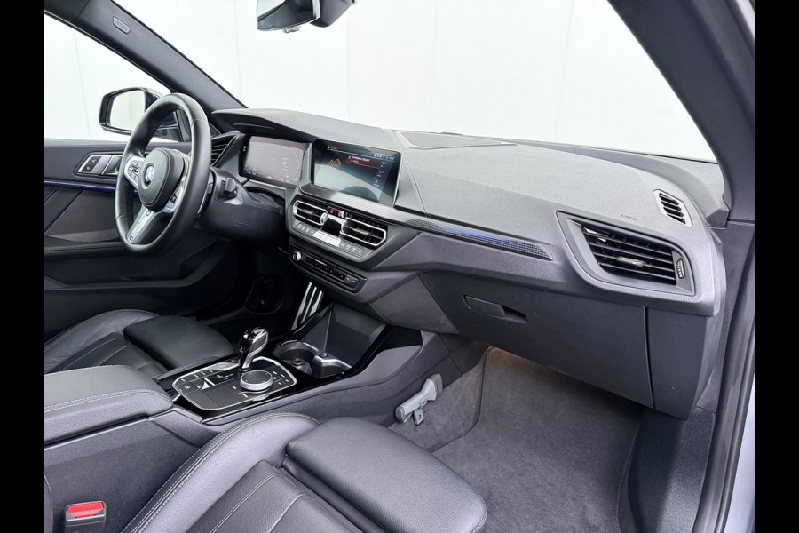 BMW 2 Serie Gran Coupé 220i VAN € 38.900,- VOOR € 35.877,- UW LENTEVOORDEEL € 3.023,-! | M-SPORT| BOMVOL! | HARMAN KARDON| PANO| FROZEN GREY| STOEL+ STUURVERWARMING| DEALER OH. | ORIGINEEL NEDERLANDS| KUIPSTOELEN| LEER | 19 INCH!