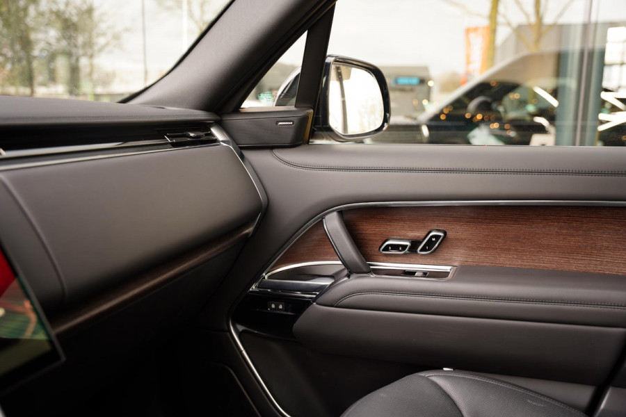 Land Rover Range Rover P 440 SE Zwart Leder / 23 Inch / Panoramadak