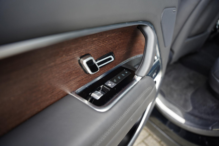 Land Rover Range Rover P 440 SE Zwart Leder / 23 Inch / Panoramadak