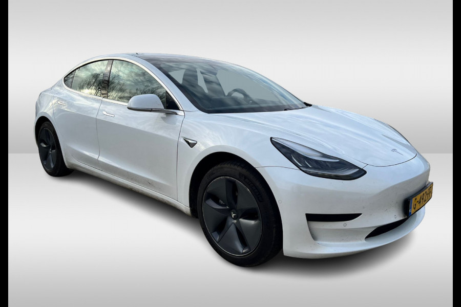 Tesla Model 3 Standard RWD Plus 60 kWh / Trekhaak / Autopilot / Panoramadak / Camera / Premium Audio / 18'' / Leder