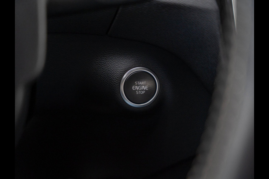 Volvo XC40 2.0 T4 Inscription R-design / ACC / Camera / 21'' / H&K