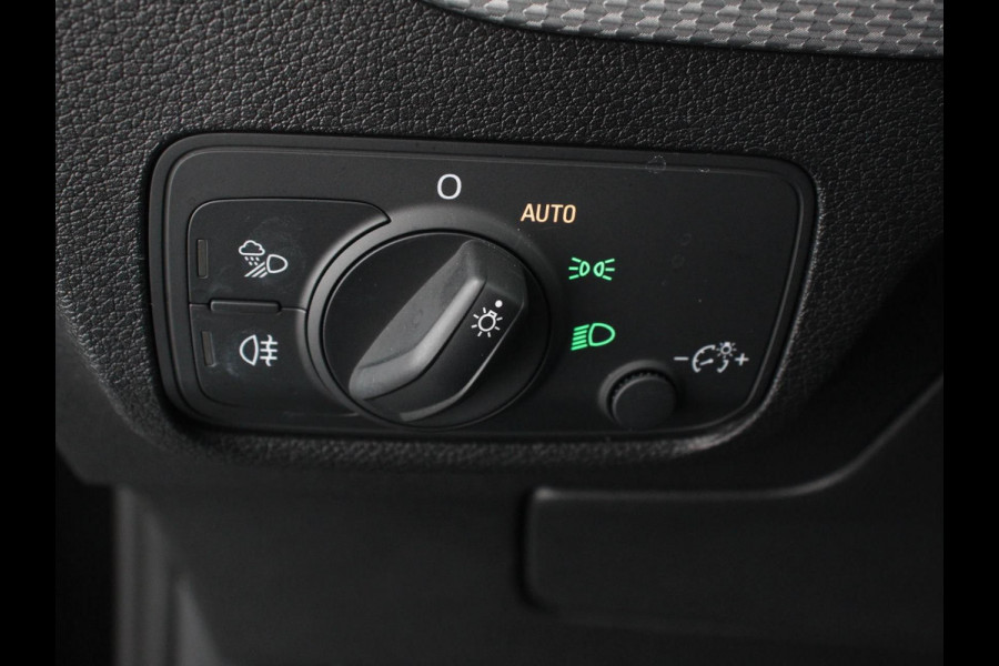 Audi Q2 35 TFSI 150pk S-Tronic Prestige Navigatie Apple Carplay / Android Auto Climate Control Dab Camera Parkeer sensoren Adaptive Cruise Control