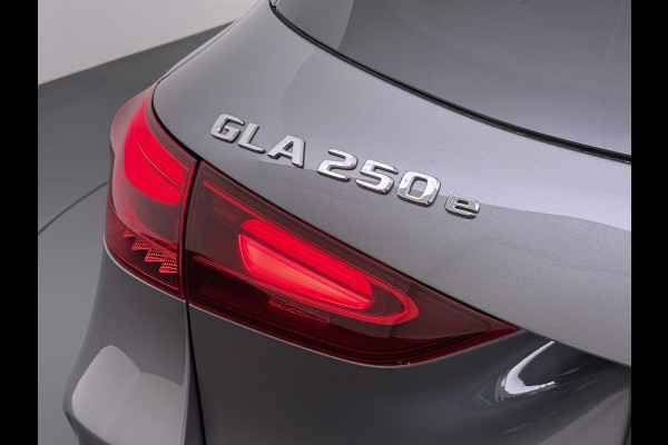 Mercedes-Benz GLA 250 e AMG line | Pano Trekhaak Memory HUD Sound Keyless Multibeam