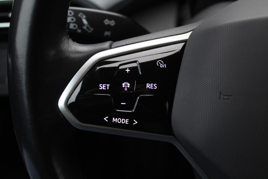 Volkswagen ID.4 First 77 kWh / Trekhaak / Camera / Apple CarPlay / DAB / 20'' / LED / Alcantara / Stoelverwarming / ACC