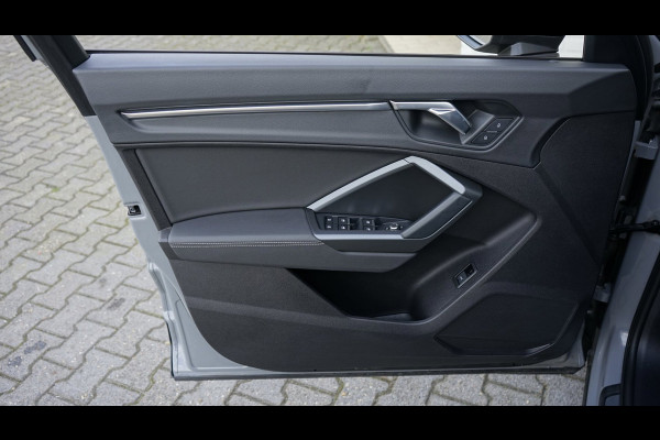 Audi Q3 Sportback 35 TFSI 3x S-Line Black Optik AUTOMAAT-CAMERA-CARPLAY-DRIVE SELECT-ELEKTRISCHE STOELEN-KEYLESS-MATRIX-PANORAMA
