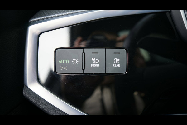 Audi Q3 Sportback 35 TFSI 3x S-Line Black Optik AUTOMAAT-CAMERA-CARPLAY-DRIVE SELECT-ELEKTRISCHE STOELEN-KEYLESS-MATRIX-PANORAMA