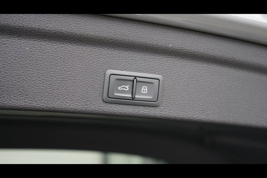 Audi Q3 Sportback 35 TFSI 3x S-Line Black Optik AUTOMAAT-CAMERA-CARPLAY-DRIVE SELECT-ELEKTRISCHE STOELEN-KEYLESS-MATRIX-PANORAMA