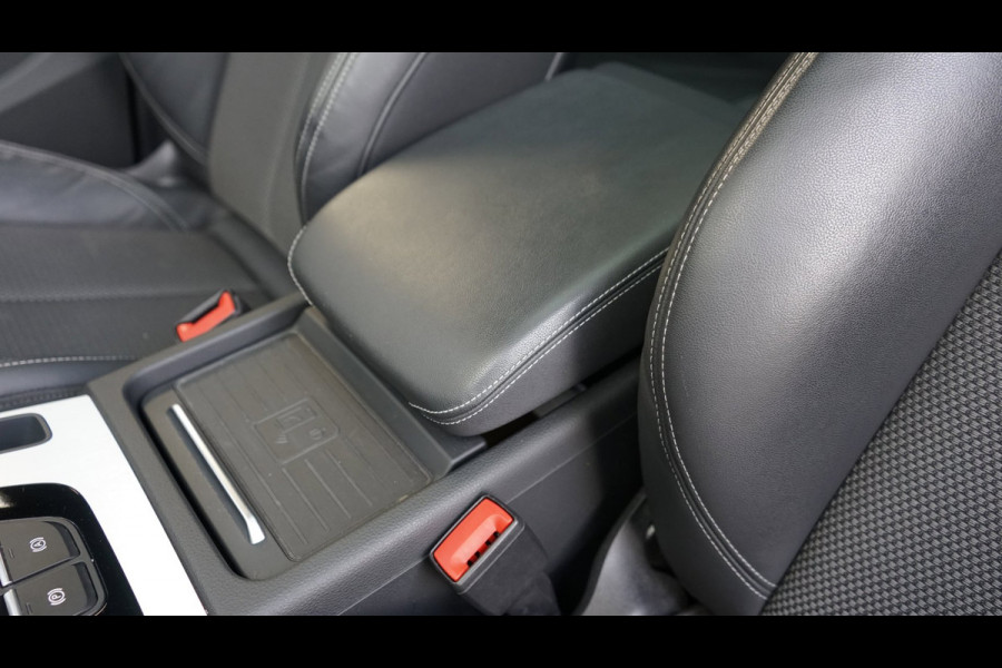Audi Q5 55 TFSIe Quattro 3x S-Line Black Optik ACC-AMBIANCE-CAMERA-CARPLAY-KEYLESS-MATRIX LED-PANORAMA-ZONSVERDUISTERING