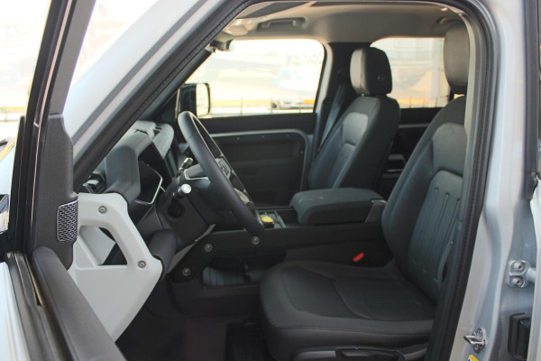 Land Rover Defender D240 110 S 7 Seater incl. Btw / BPM geel kenteken „De Uiver” Special Lier