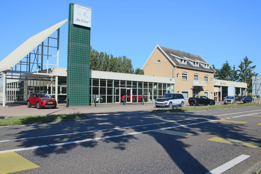 Land Rover Defender D240 110 S 7 Seater incl. Btw / BPM geel kenteken „De Uiver” Special Lier