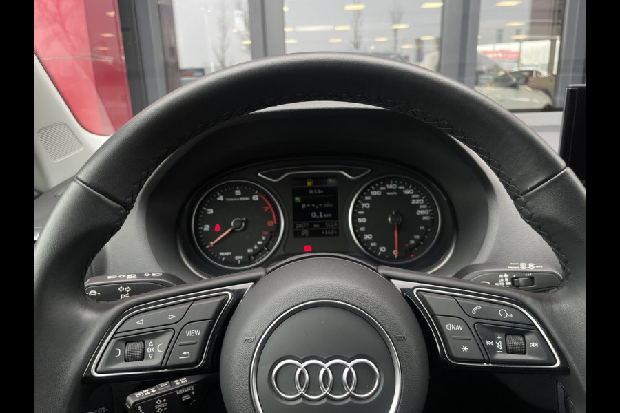 Audi Q2 30 TFSI S Edition | Camera | Stoelverwarming