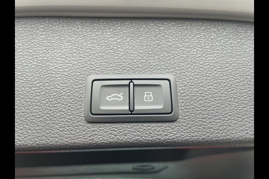 Audi Q2 30 TFSI S Edition | Camera | Stoelverwarming