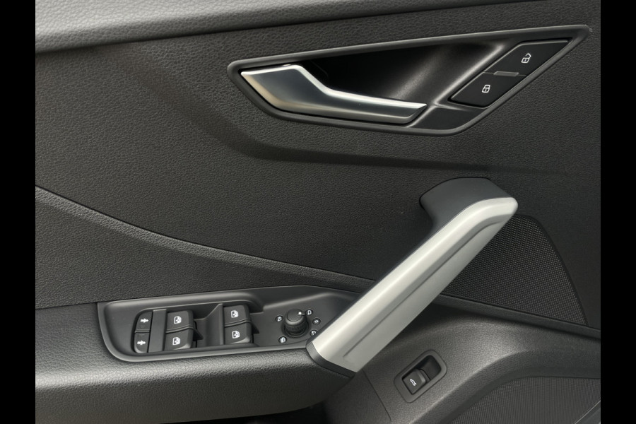 Audi Q2 30 TFSI S Edition | Camera | Stoelverwarming