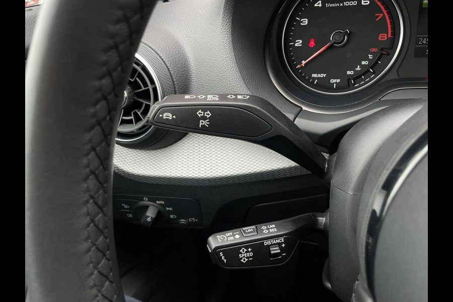 Audi Q2 30 TFSI S Edition | Camera | Stoelverwarming