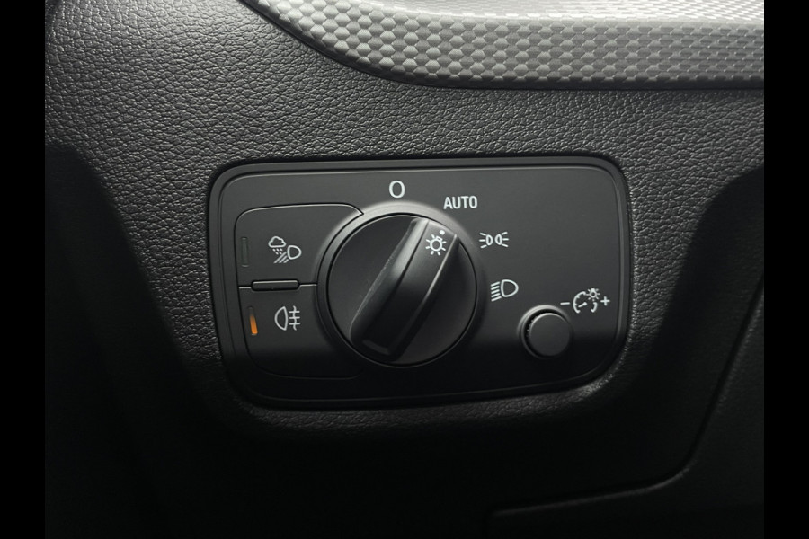 Audi Q2 30 TFSI S Edition | Camera | Stoelverwarming