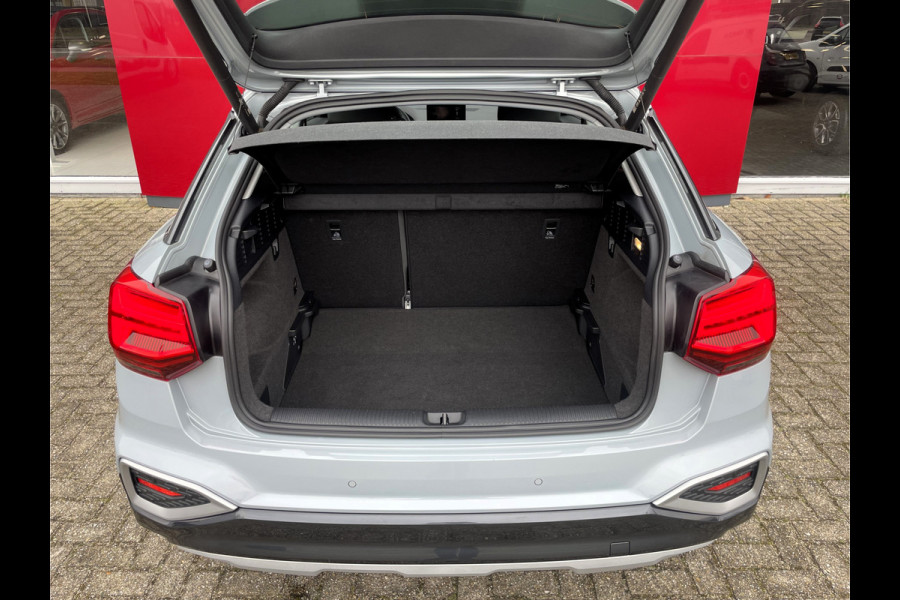 Audi Q2 30 TFSI S Edition | Camera | Stoelverwarming