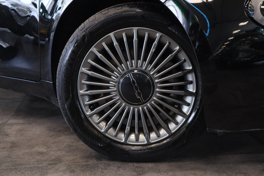 Fiat 500 Icon 42 kWh Navigatie Panoramadak PDC