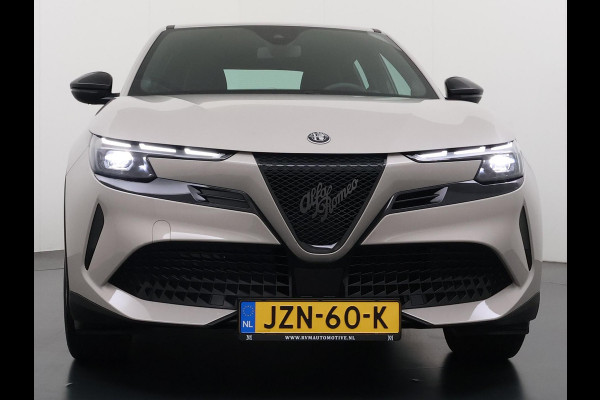 Alfa Romeo junior Elettrica 54 kWh VAN € 30.900,- VOOR € 26.877,- UW LENTEVOORDEEL € 4.023,-! | 15.000KM!! | FABRIEKSGARANTIE | APPLE CARPLAY| ANDROID AUTO| UNIEKE KLEUR! | ADAPTIVE CRUISE CONTROL|